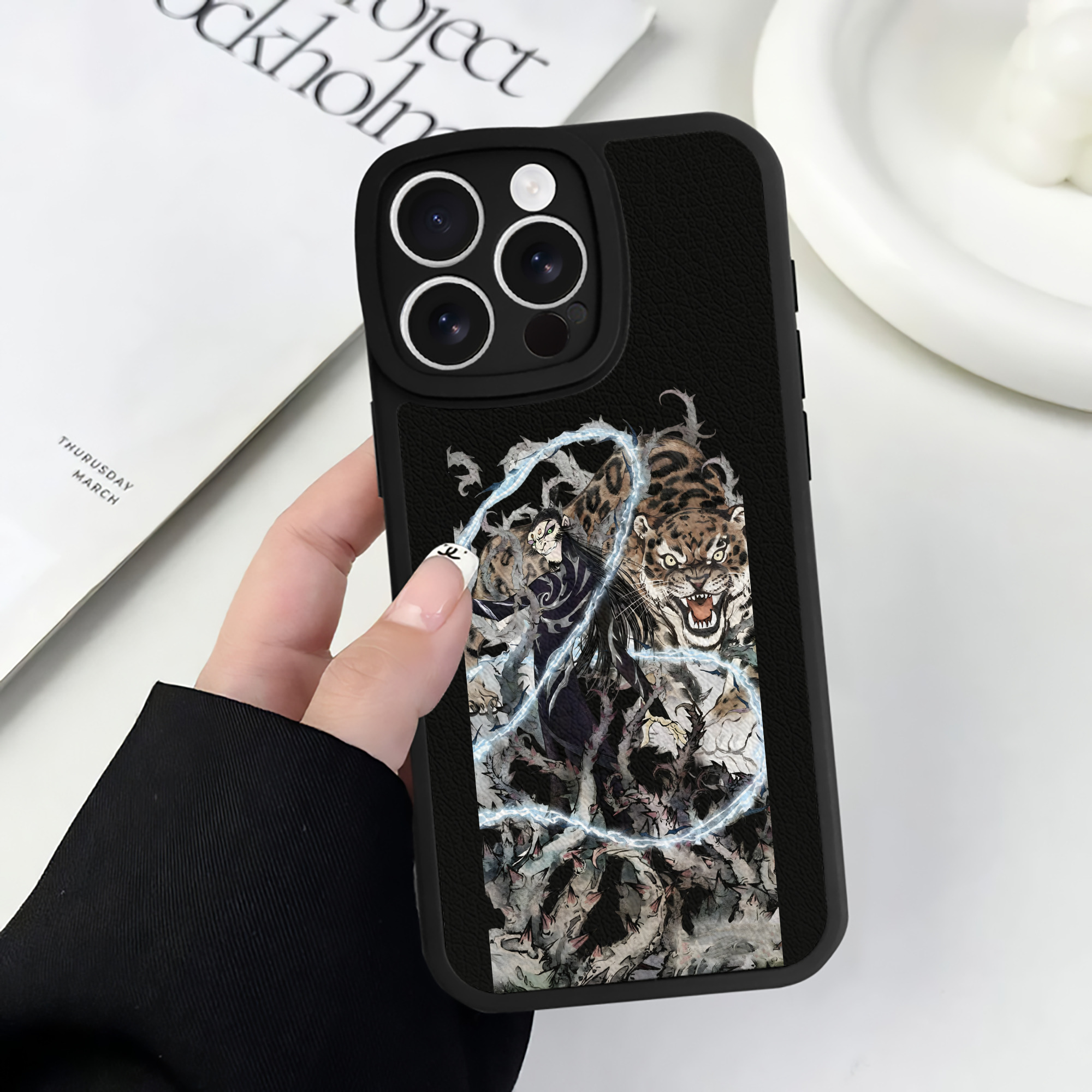 （画像用） Ne Zha 2 ナタ 魔童の大暴れ 【iPhone 16シリーズ対応】シリコンスマホケース（レザー調） 材質：シリコン